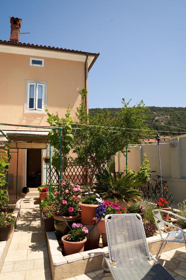 Apartments Nives Cres Buitenkant foto