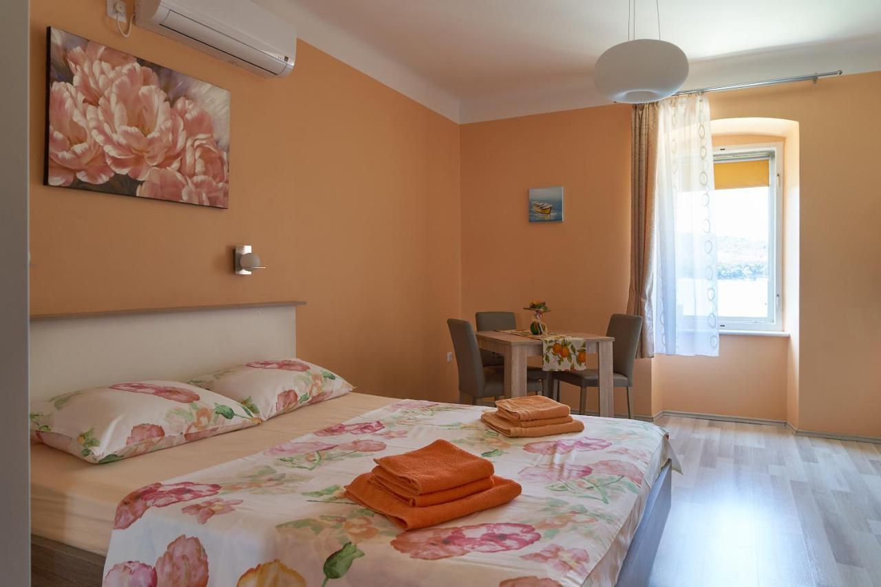 Apartments Nives Cres Buitenkant foto